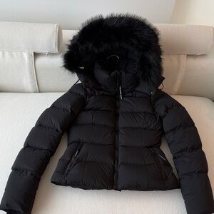 Aritzia The SuperSnug Puff, Black, XXS